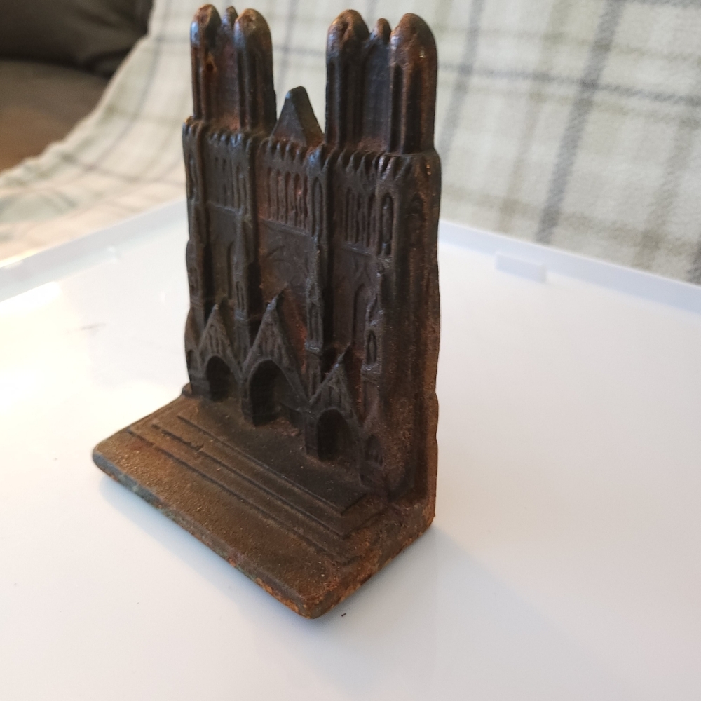 Single Bookend Antique Cast Iron Bronze Ornate Detailing Notre Dame Cathedral - Picture 3 of 16